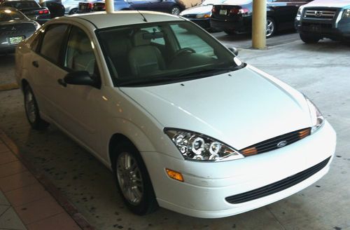 2000 ford focus zts sedan 4-door 2.0l