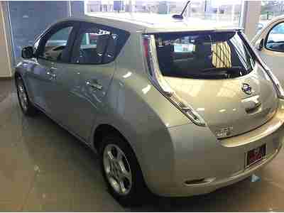 2012 Dealer DEMO Nissan Leaf Clean CarFax SAVE BIG, image 2