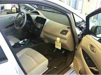 2012 Dealer DEMO Nissan Leaf Clean CarFax SAVE BIG, image 7