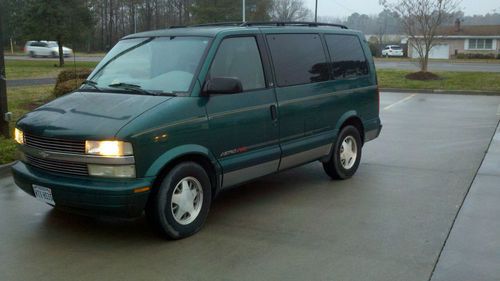 1998 chevrolet astro ls awd seats 8!