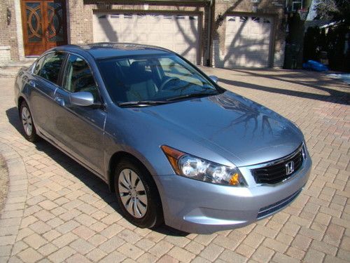 2011 honda accord lx sedan 4-door 2.4l!!  low milage!!! like new!!!!