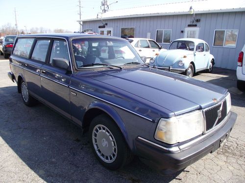 1991 volvo 240 wagon ,automatic,runs well,no reserve.