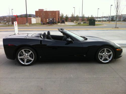 2006 black chevrolet corvette convertible 6.0l v-8 z51