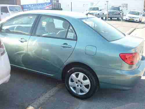 2006 Toyota Corolla LE Sedan 4-Door 1.8L, image 2