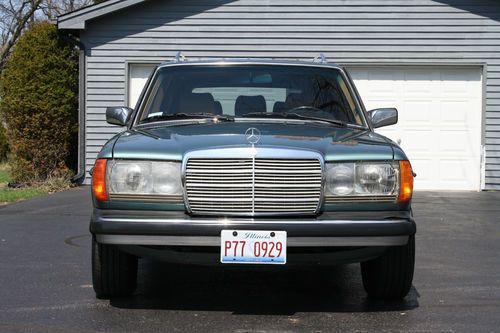 300td mercedes-benz w123 class station wagon mint west coast!!