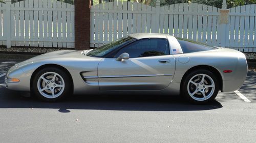 2000 chevrolet corvette base hatchback 2-door 5.7l