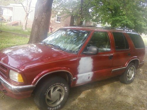 1997 red chevy blazer 99k miles slight body damage