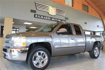 Lt pkg. 4wd "as new condition" 6k miles diamond plated utility box warranty!