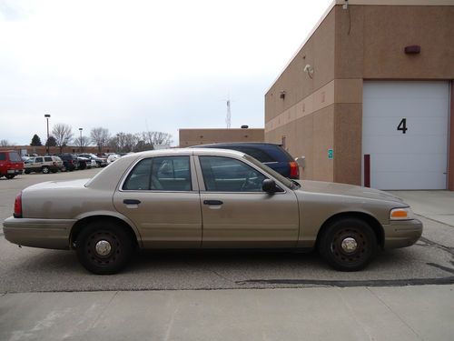 2003 Ford Crown Victoria Police Interceptor, image 3