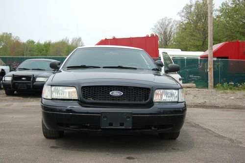 2004 ford crown victoria police interceptor sedan 4-door 4.6l k-9 unit