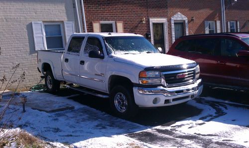 2003 gmc sierra 2500 hd slt 4 x 4 crew cab pickup 4-door 6.6l turbomax diesel