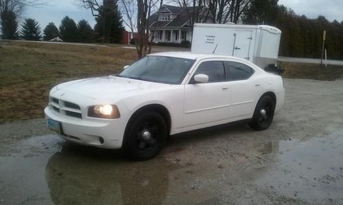 2008 dodge charger police edition, white, 3.5l, 300+ hp, aftermarket radio