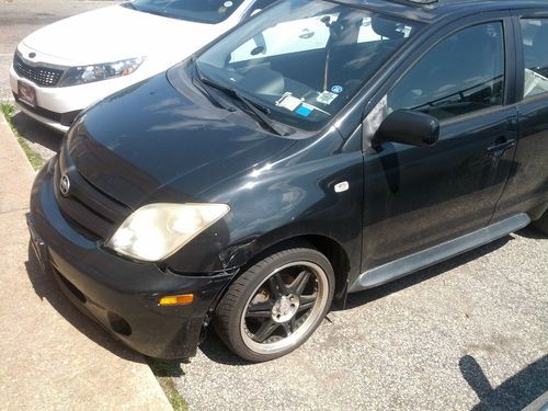 2005 scion xa base hatchback 5-door black-leather seats , alloys , sunroof