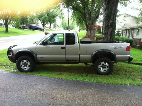 Chevy s-10 pickup extended cab, 4 wheel dr.