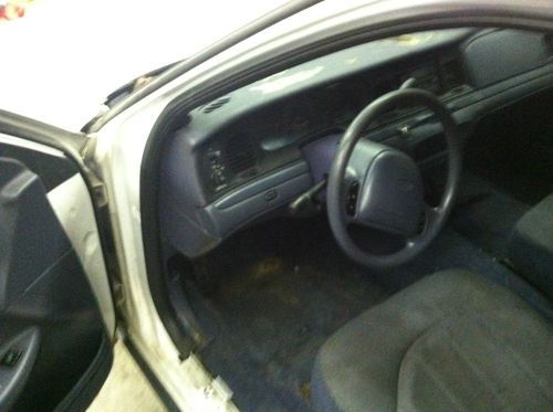 White Ford Crown Victoria Police Package, image 7