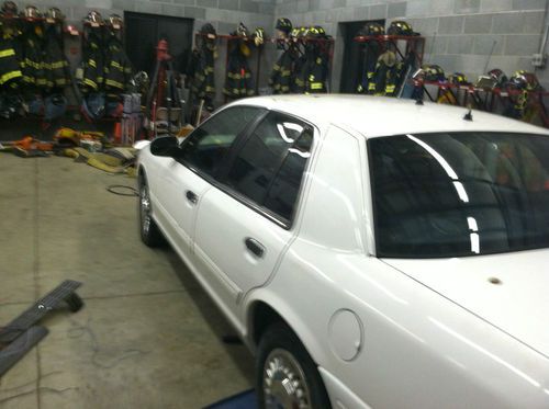 White Ford Crown Victoria Police Package, image 8