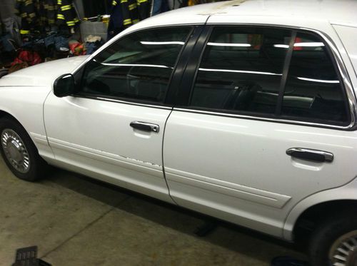 White Ford Crown Victoria Police Package, image 9