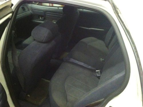 White Ford Crown Victoria Police Package, image 10