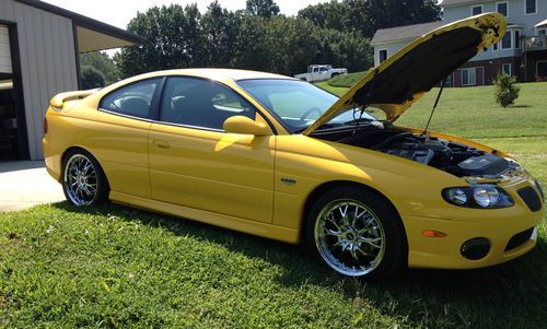 2004 pontiac gto base coupe 2-door 5.7l