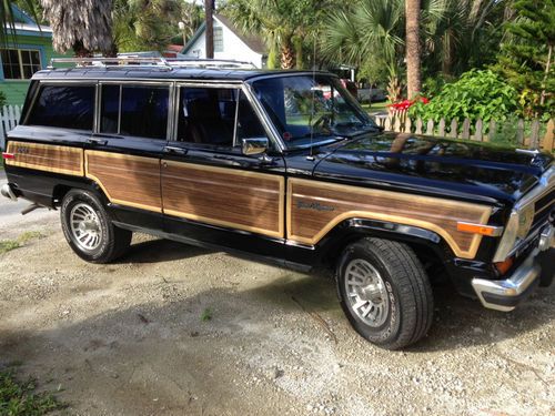 Classic '88 jeep grand wagoneer good condition, 75,657 miles. 4x4 all wheel dr.