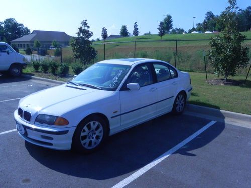 2000 bmw 323i  2.5l 91k miles clean car fax! one owner! great gas mileage!