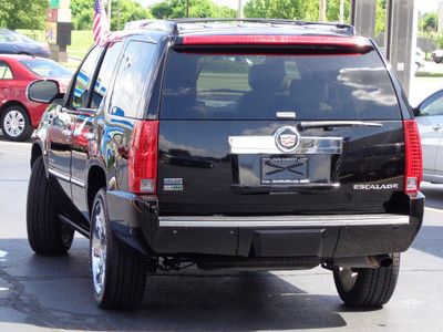 Premium 6.2L NAV AWD Trip Computer Power Door Locks Power Windows Heated Seat(s), image 3