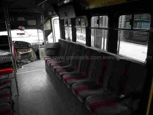 1999 Ford Econoline E450 16-Passenger MOTORIZED CU  Bus, image 4