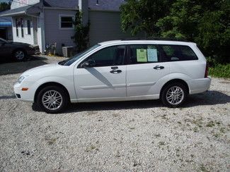 2007 ford focus station wagon white ses!