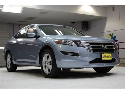 Sun/moonroof, fwd, keyless entry, hatchback, v6 engine, mp3 player, aux input