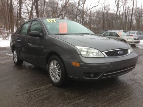 2007 ford focus se sedan 4-door 2.0l