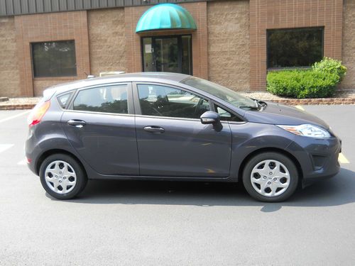 2013 ford fiesta se hatchback 4-door 1.6l salvage title runs &amp; drives easy fix