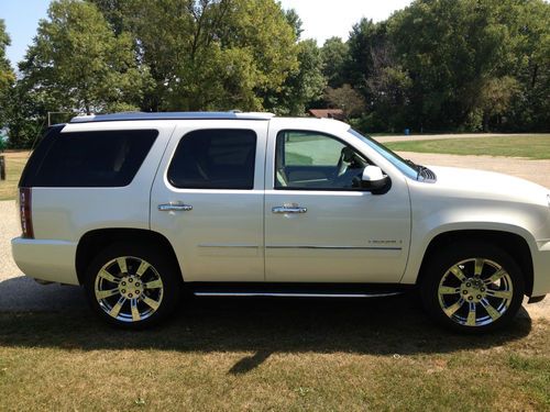 2013 gmc yukon denali awd 22" rims excellent condition, luxury ride