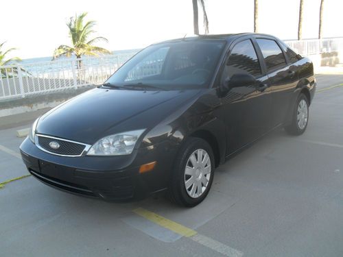 2005   ford  focus  zx 4  4 doors  91000 miles  $  4700.00