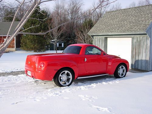 2004 chevrolet ssr base convertible 2-door 5.3l