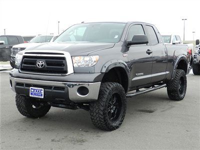 Crew double cab sr5 trd leather 5.7 v8 custom lift wheels tires low miles auto