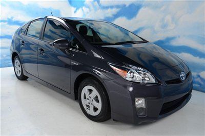 2010 prius 4 model - prius iv - leather , navigation ,heated seats ,power lumbar