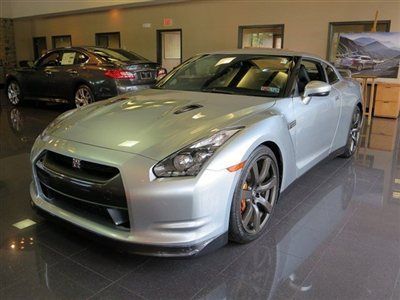 2010 nissan gt-r coupe premium