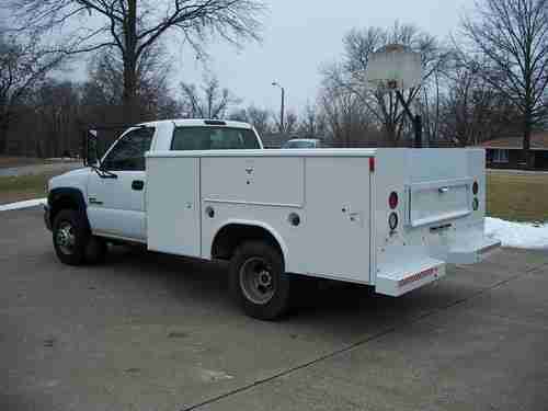 2004 GMC Truck Duramax Diesel 3500 with Service Bed. 4 wheel drive.  LOW MILES, image 3