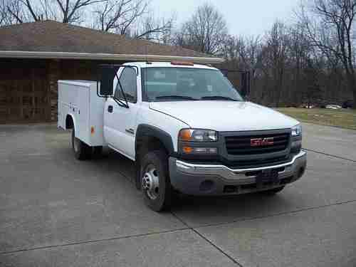 2004 GMC Truck Duramax Diesel 3500 with Service Bed. 4 wheel drive.  LOW MILES, image 5