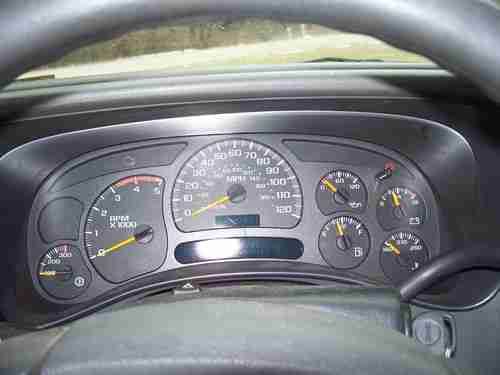 2004 GMC Truck Duramax Diesel 3500 with Service Bed. 4 wheel drive.  LOW MILES, image 6