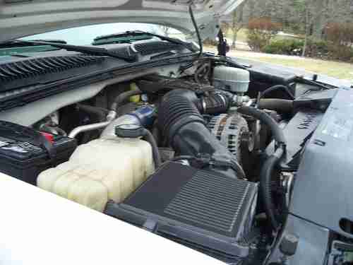 2004 GMC Truck Duramax Diesel 3500 with Service Bed. 4 wheel drive.  LOW MILES, image 9