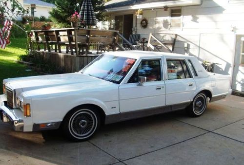 1989 lincoln town car signature se sedan 4-door 5.0l