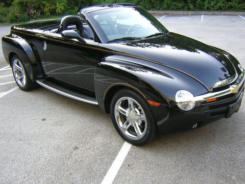 2005 chevrolet ssr  convertible 2-door 6.0l 400hp ls2 excellent condition loaded