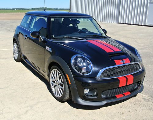 2012 mini cooper s, 1-owner, no accidents, remaining warranty