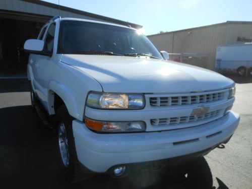 2003 chevrolet tahoe z-71 perfect car fax serviced for winter