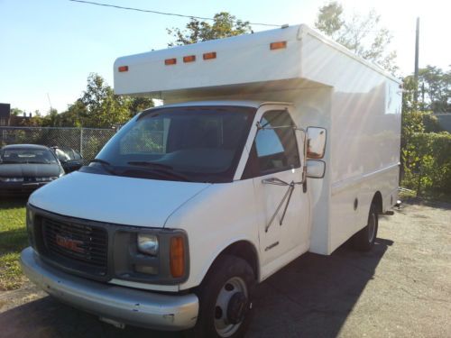 1999 gmc savana 3500 base cutaway van 2-door 5.7l very low miles