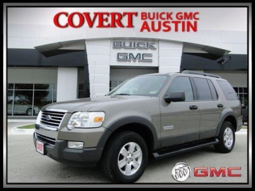 06 suv xlt 4x4 4wd one owner low miles third row