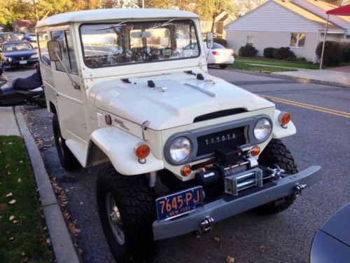 1969 toyota land cruiser fj40 ..very rare to find original 3.9l v6 engine