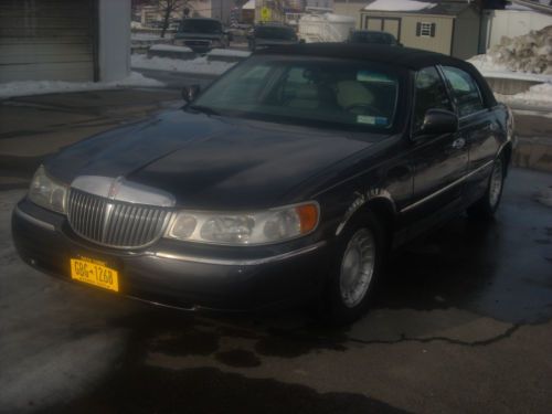 2001 lincoln town car