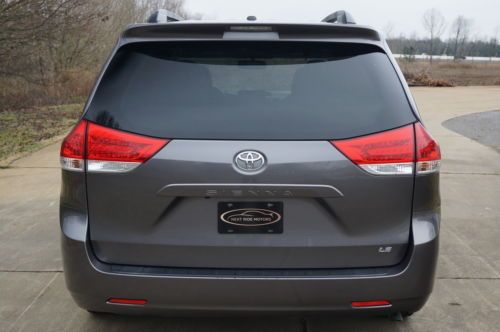 2011 TOYOTA SIENNA LE 1-ONWER OFF LEASE NON SMOKER, image 5